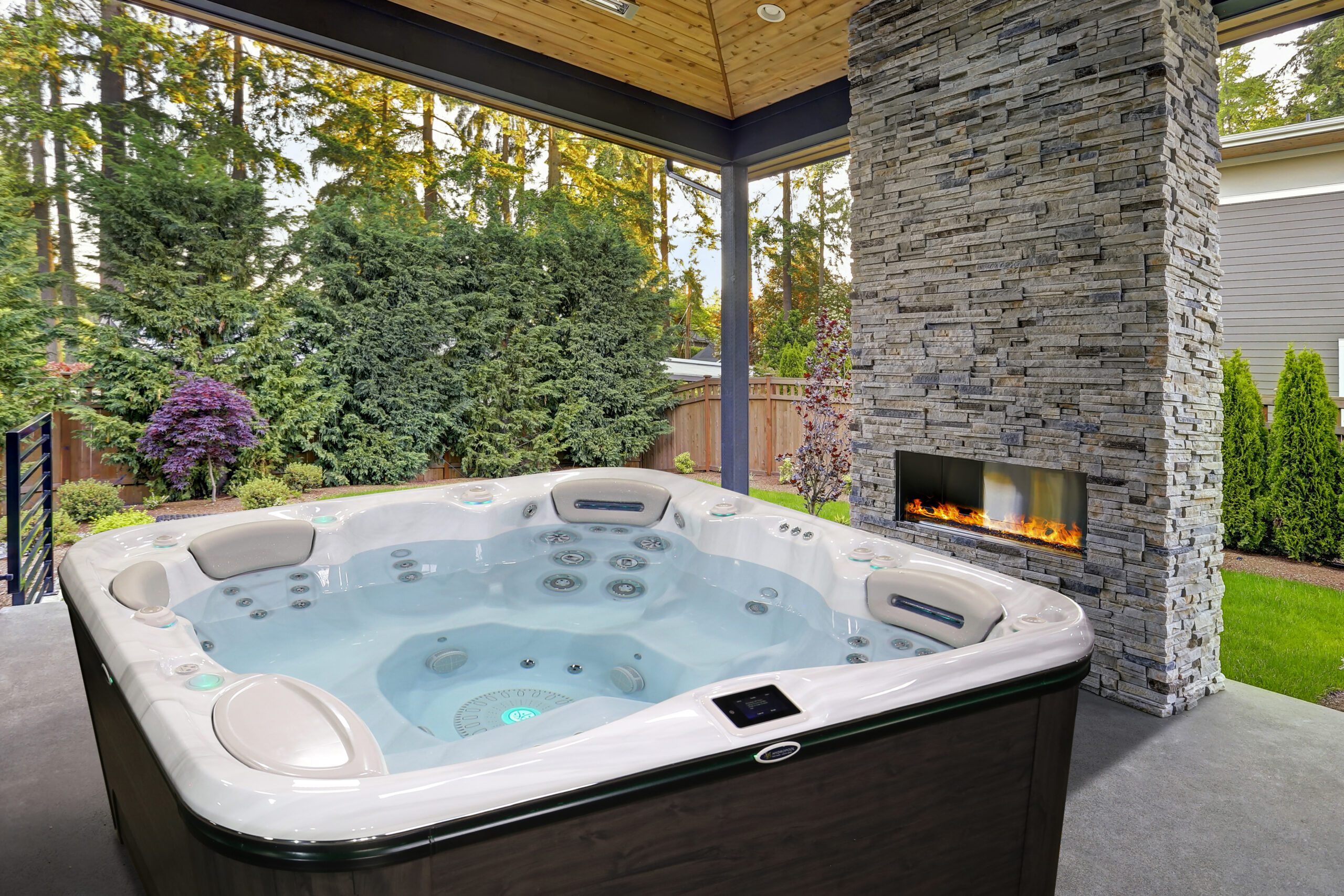 New modern home with hot tub and backyard patio - Lunar Lagoons Ohio
